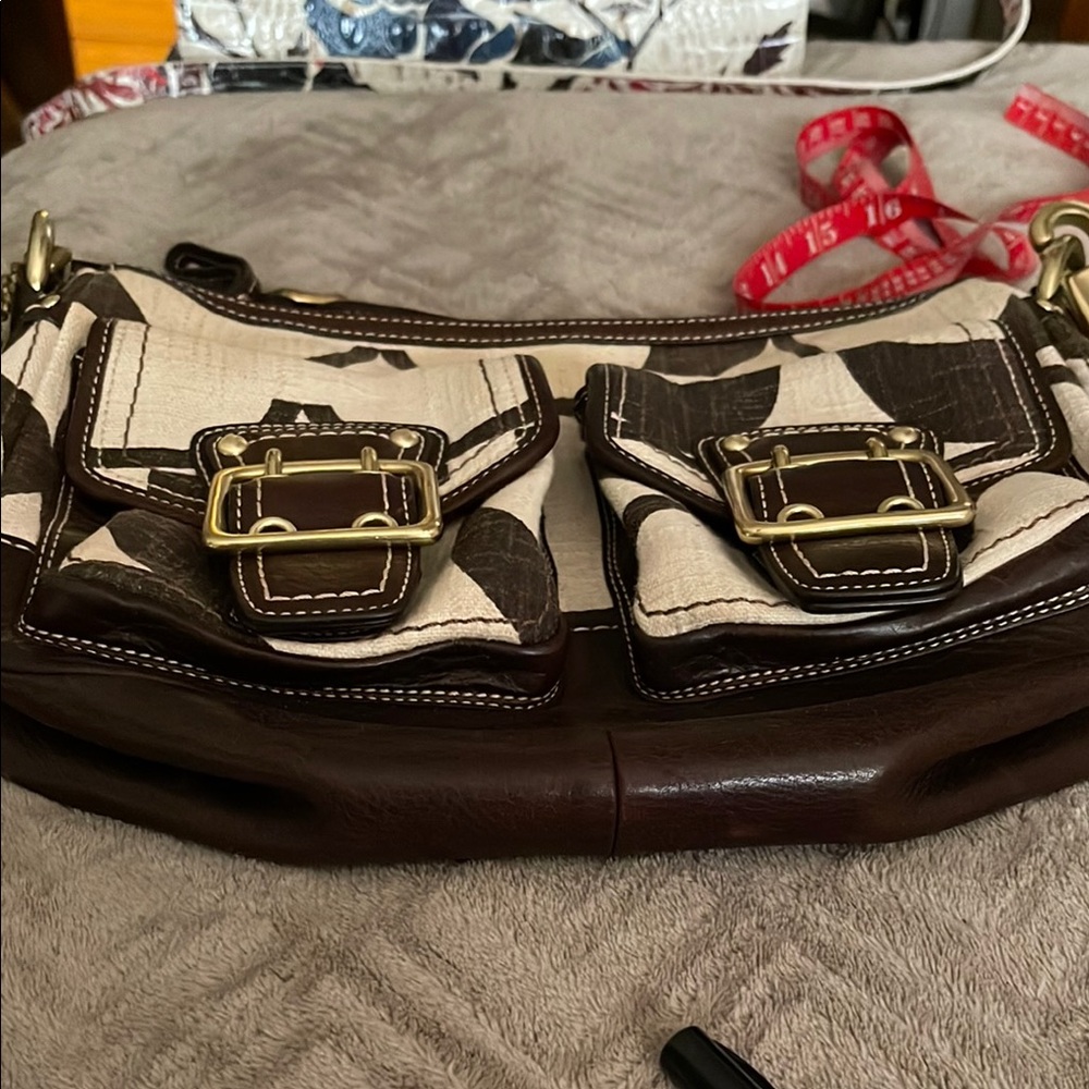 Coach Brown and Cream Shoulder Bag with Elegant Design